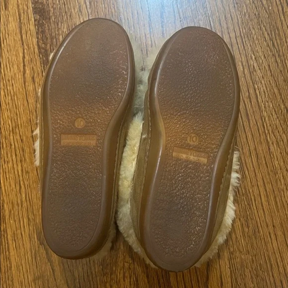 Minnetonka Cream Moccasins - Picture 2 of 2